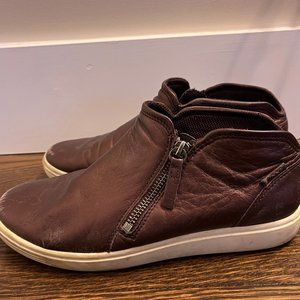 Brown sneakers, US Women's size 7